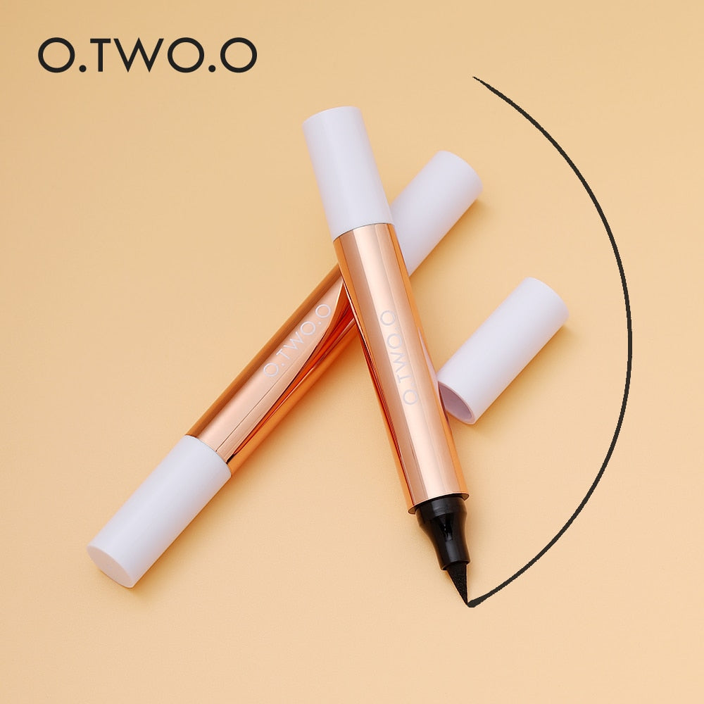 O.TWO.O Black eyeliner pen with stamp